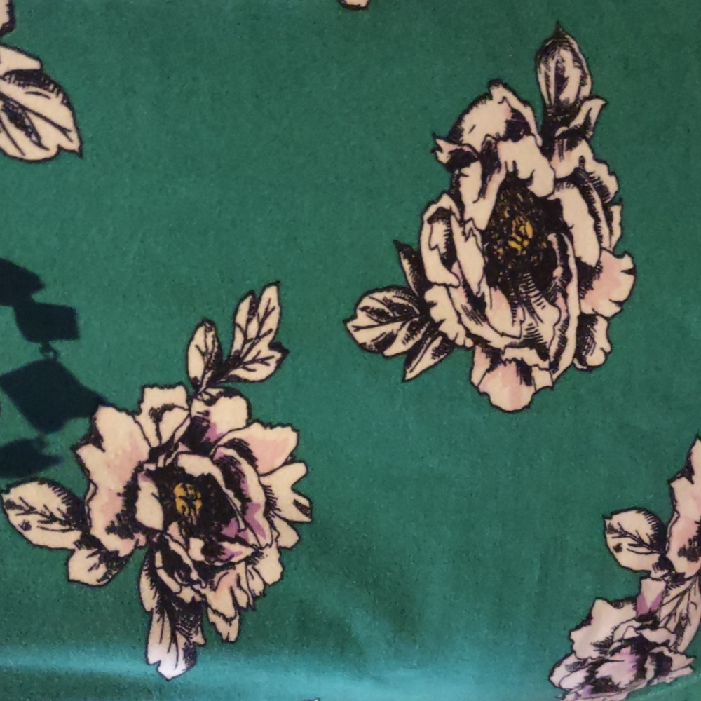 Spring/Summer Eye Candy Essentials Floral Green Women's Top with Necklace - Picture 3 of 12